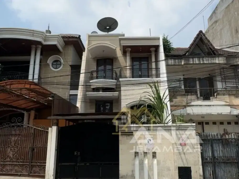 ANA RUMAH CANTIK UK 5.9X25M DI DALAM KOMPLEK JELAMBAR
