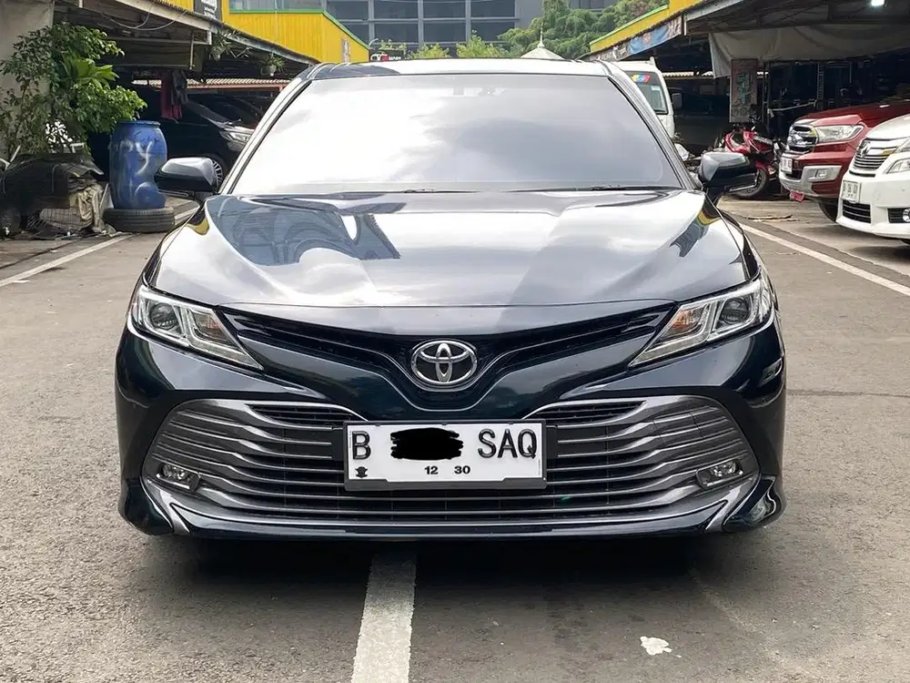 TOYOTA CAMRY V AT 2020 HITAM