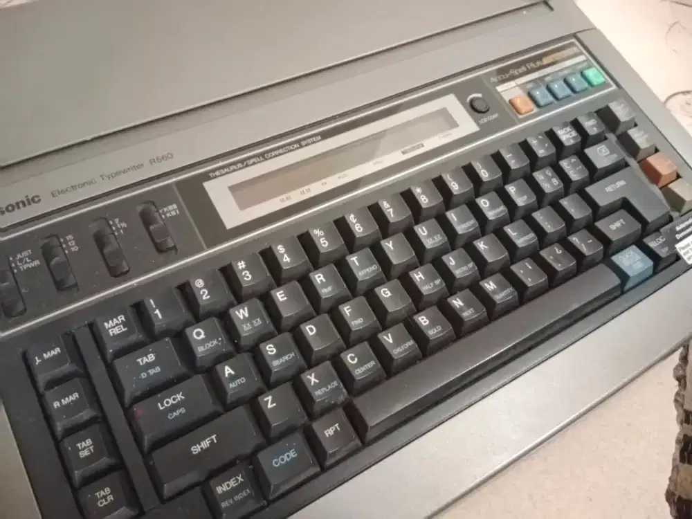 mesin tik elektronik panasonic R560