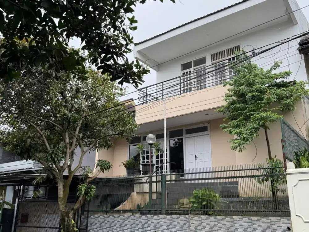 Dijual rumah di jalan Cirendeu Permai