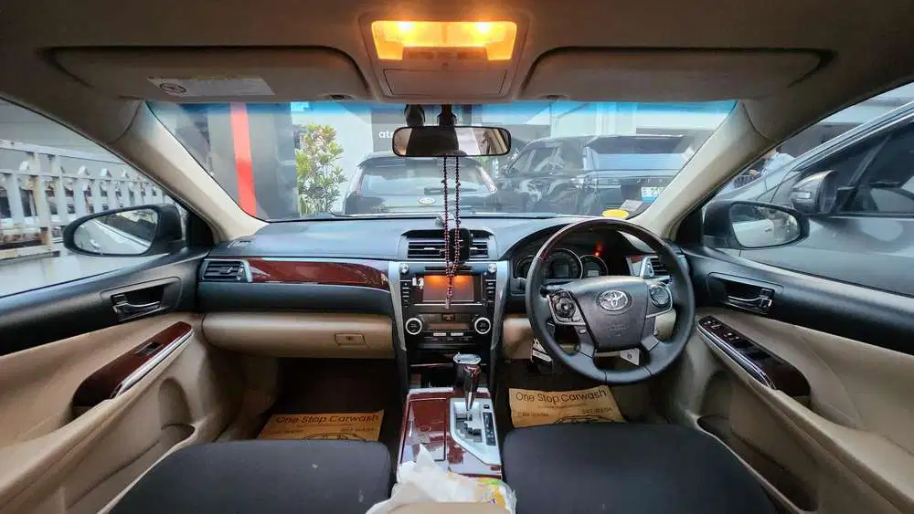 Toyota Camry Putih 2,4V Istimewa