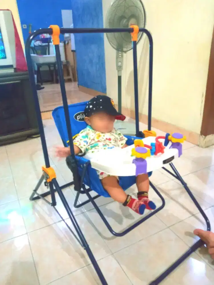 Tempat makan ayunan