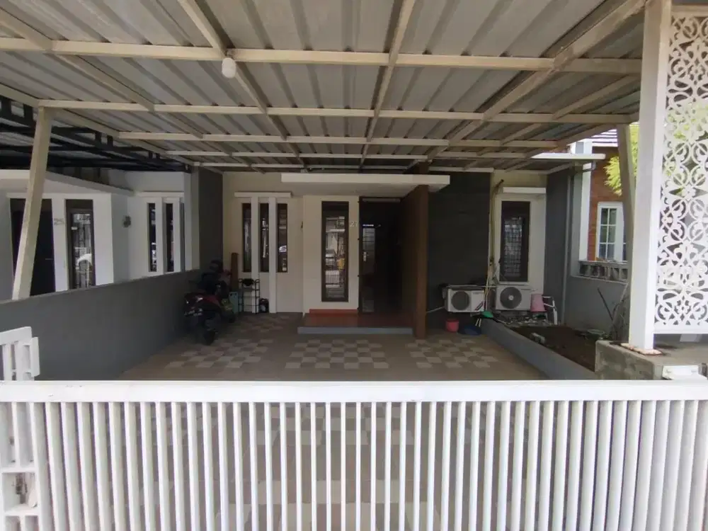 Satu Lantai Tiga Kamar Dua Carport Hunian Eksklusif Grand Sharon dengan Fasilitas Resort