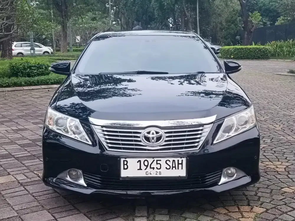 TOYOTA CAMRY 2.5 V AT 2013 HITAM