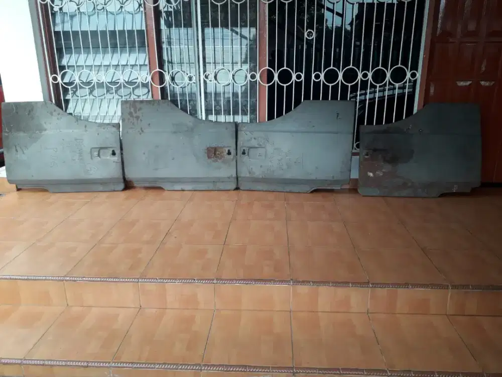 Daun pintu Hino Ranger