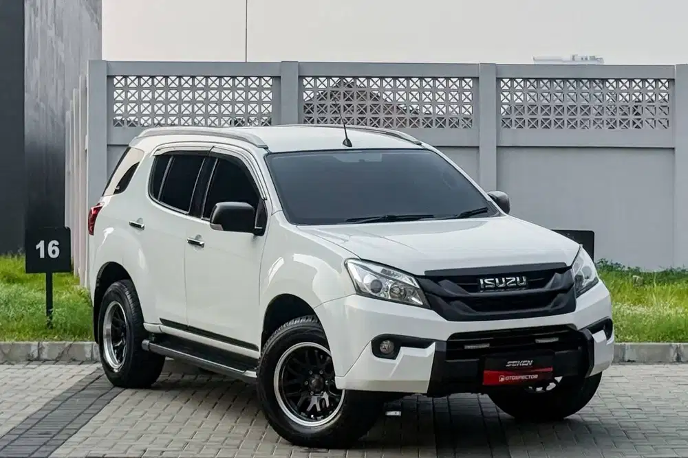 Isuzu MU-X R2 Facelift 2.5 Diesel Solar MUX AT Matic 2015 Putih