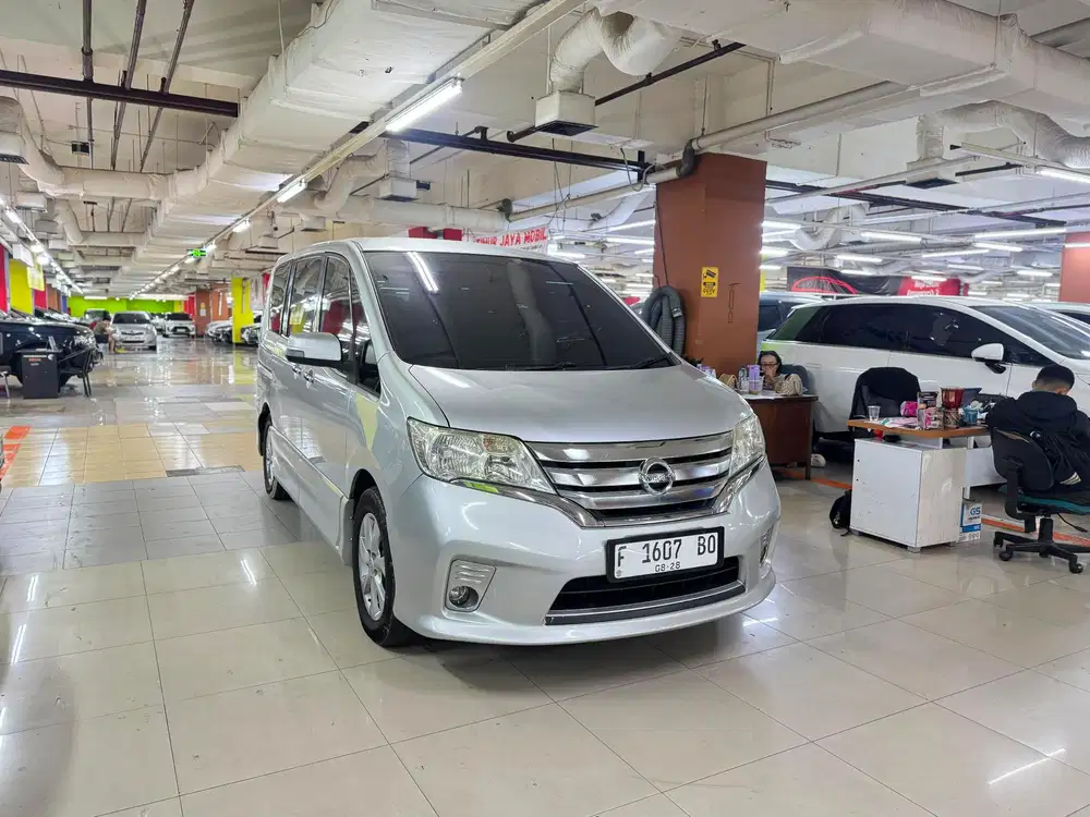 Nissan Serena 2013