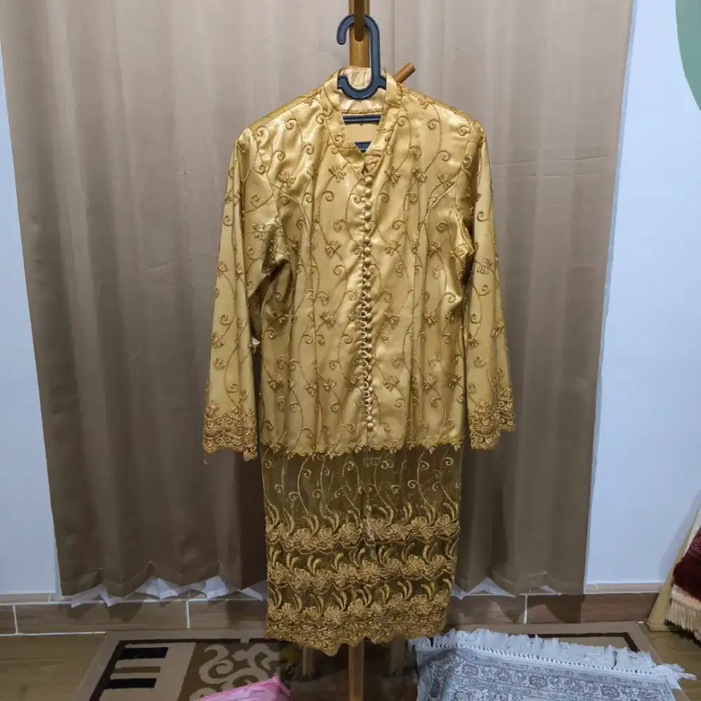 Kebaya Pesta Brukat Wanita PL Warna Gold Emas