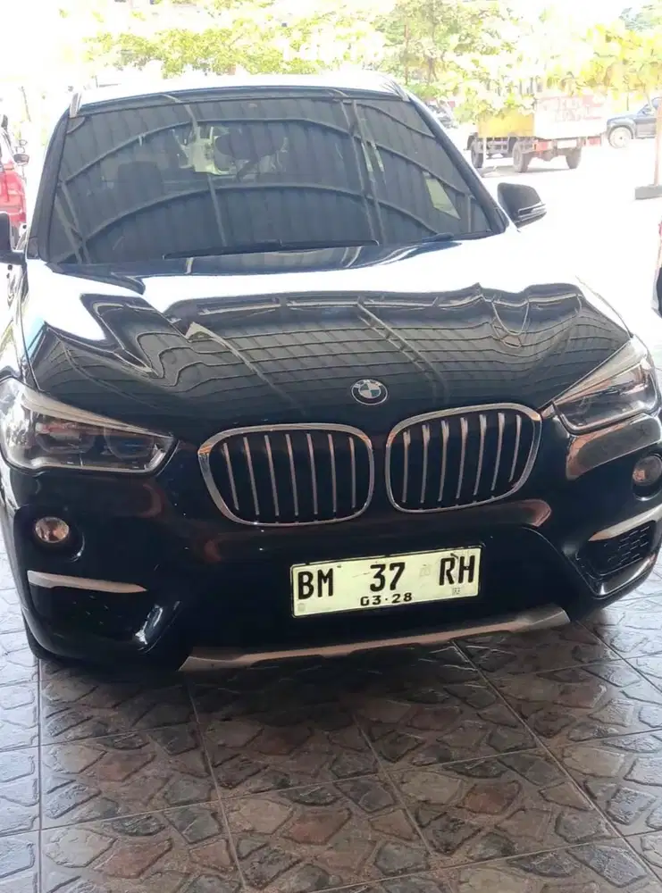 Di jual mobil bmw x1 2018