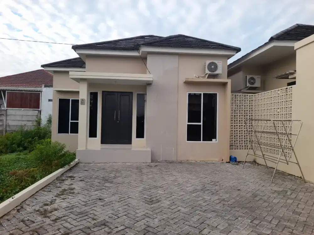 Disewakan rumah 2 km tidur komp green yakin (SPORT CENTRE)