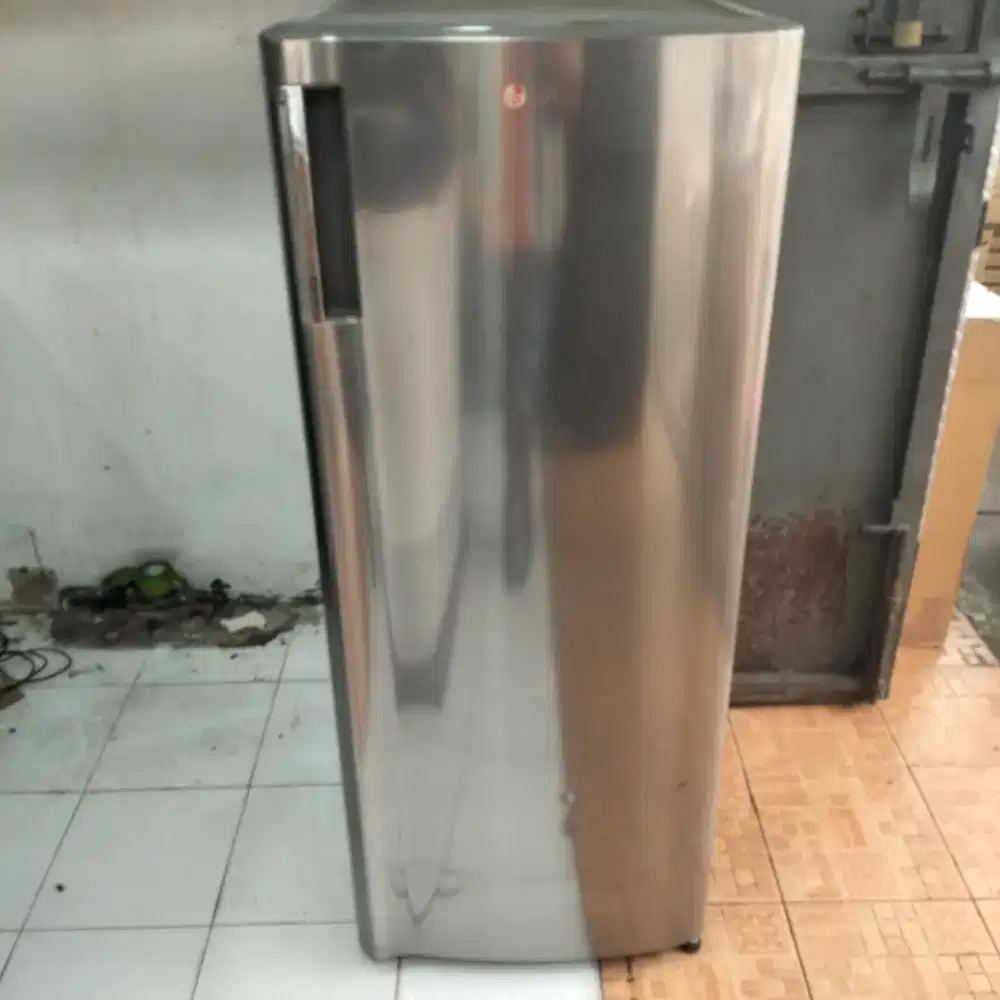 Bismillah semoga laku jual kulkas frizer merk LG 6rak kondisi normal