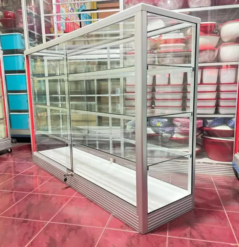 Etalase 1,5 Meter × 1 Meter Untuk Perlengkapan Toko