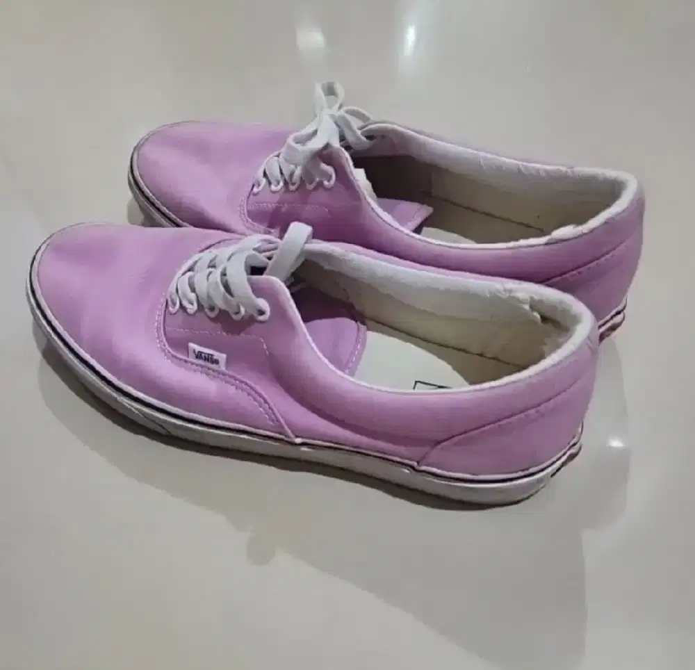 Sepatu sneakers vans of the wall pink