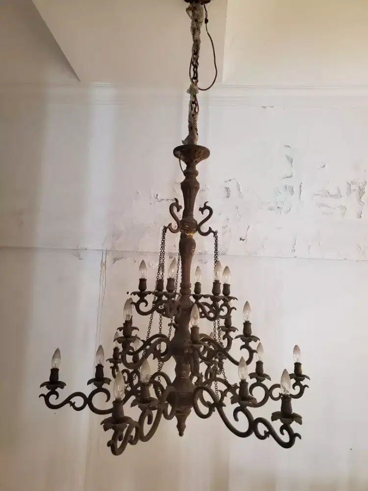 Lampu gantung kuningan