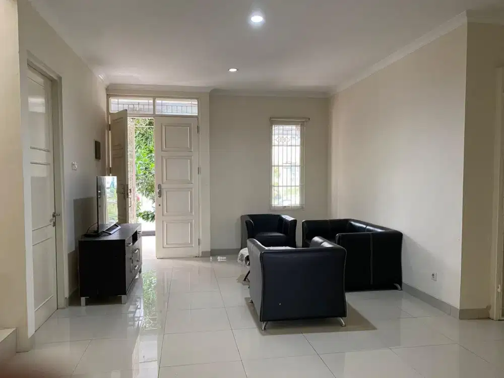 L4. Rumah Disewakan di Cluster Oakwood Lippo Cikarang
