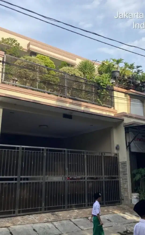 Dijual Rumah Dibawah Pasaran Jalan Galur Asri Utan Kayu Jakarta Timur
