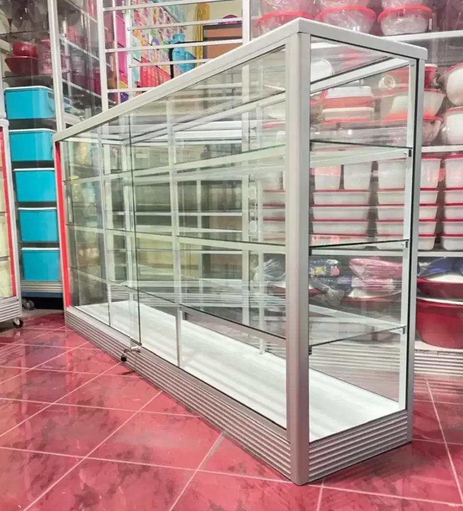 Di jual Etalase Panjang 2Mx1M Kondisi Baru