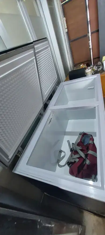 Freezer Box kap 320L dan 600L like NEW