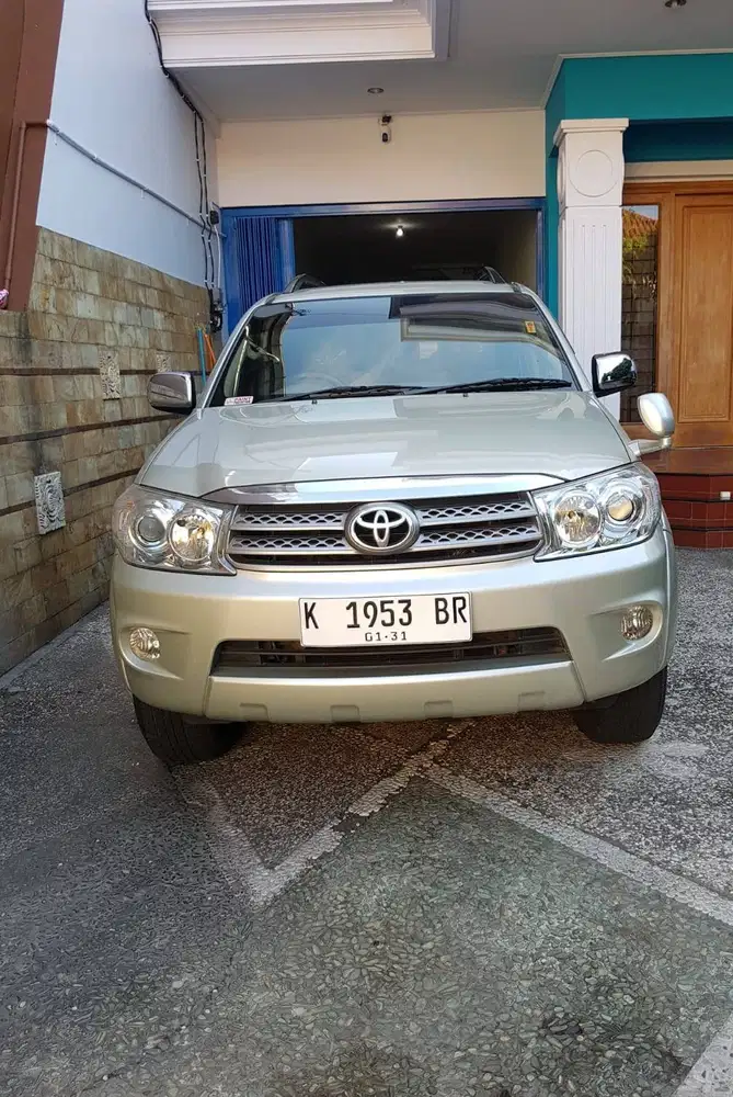 Toyota Fortuner 2.5 G A/T Solar, Model Jeep, th 2010