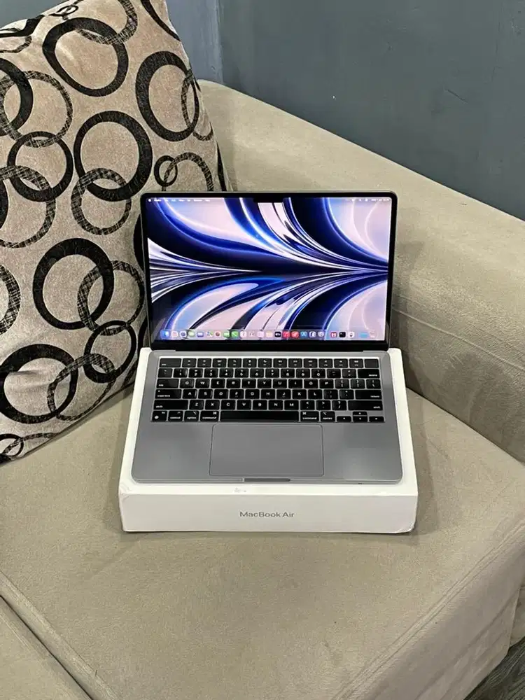 Macbook Air M2 13.6” 8/256GB Gray ex iBox