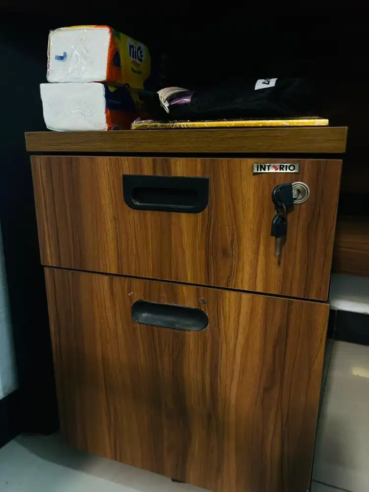 Meja Kantor / Meja Komputer