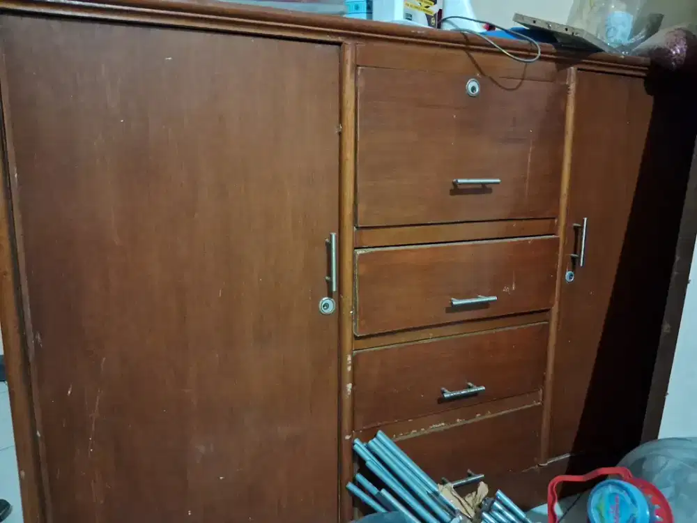 Dijual lemari tv bekas