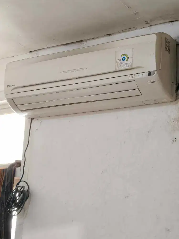 AC Daikin Thailand 1/2 PK Dingin Top