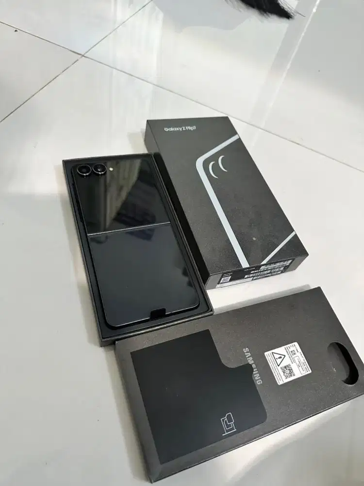 Samsung galaxy Z flip 7 5G black ram 12/256gb sein