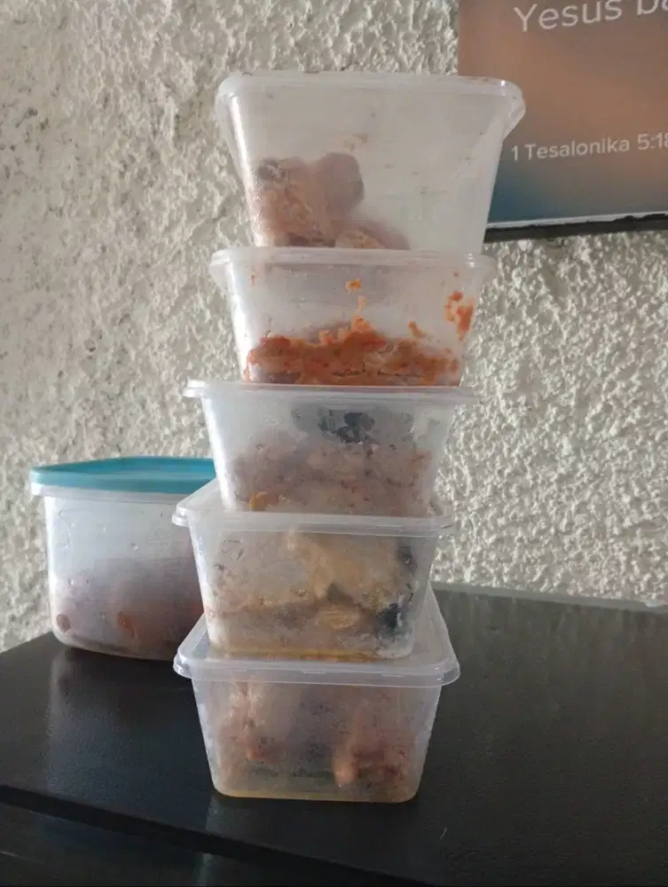 Karyawan warung lalapan