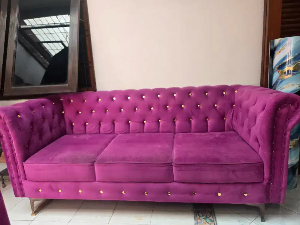 Dijual murah sofa ungu lengkap masih bagus jarang dipakai