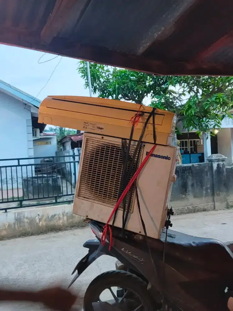 Tampung AC rusak