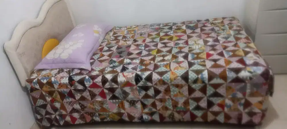 Tempat tidur 2 kasur bawah