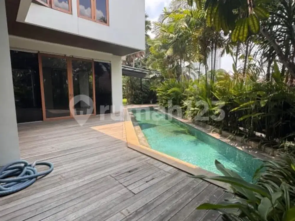 Rumah di Patra Kuningan Jakarta Selatan