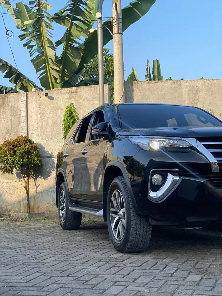 Toyota Fortuner VRZ 2.4 AT Hitam 2017