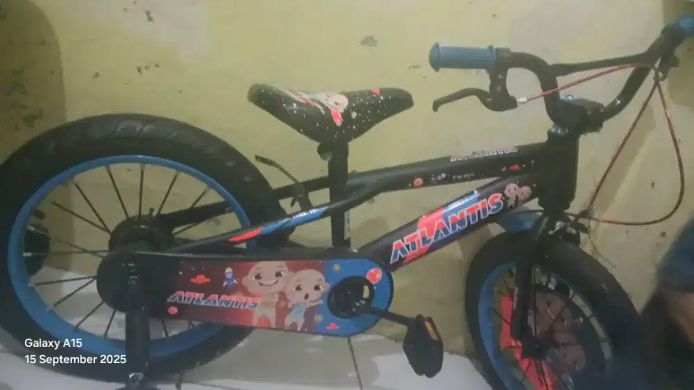 Sepeda baru bekas penyimpanan