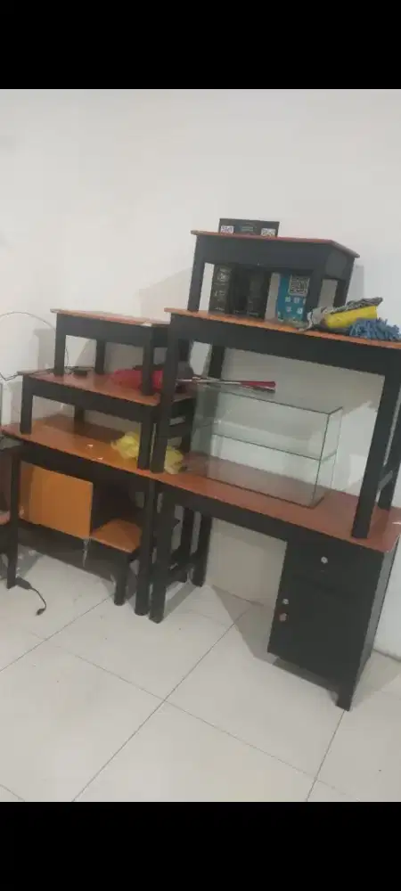 Meja etalase meja lesehan