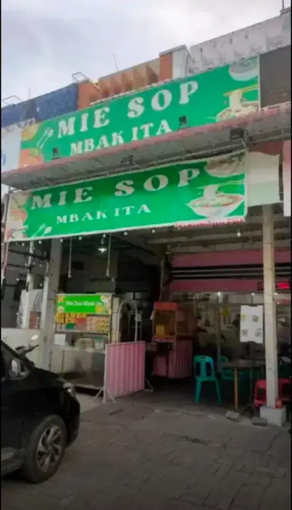 DIBUTUKAN KARYAWATI