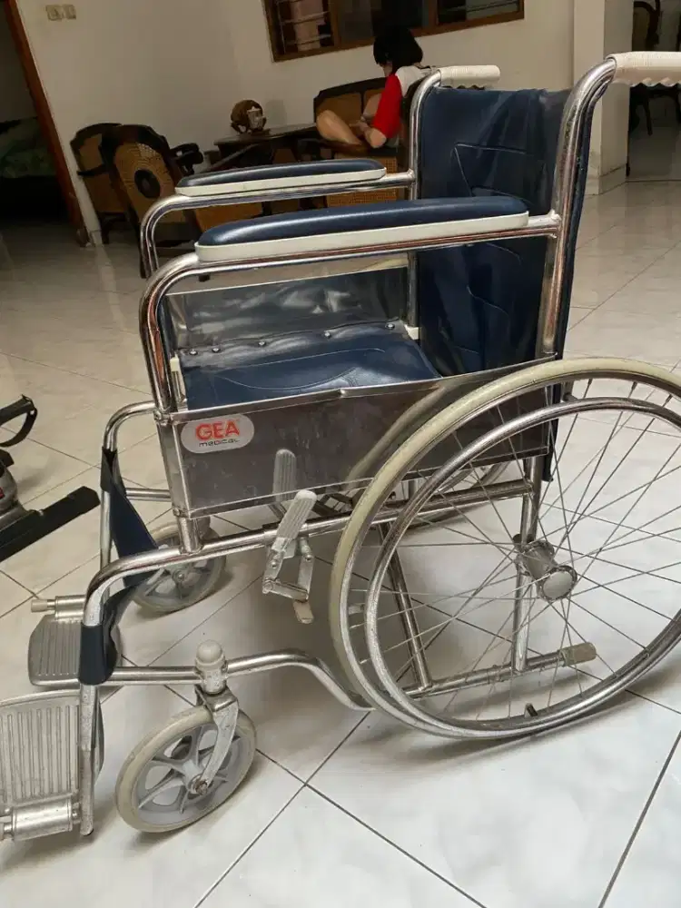 Kursi roda basic GEA