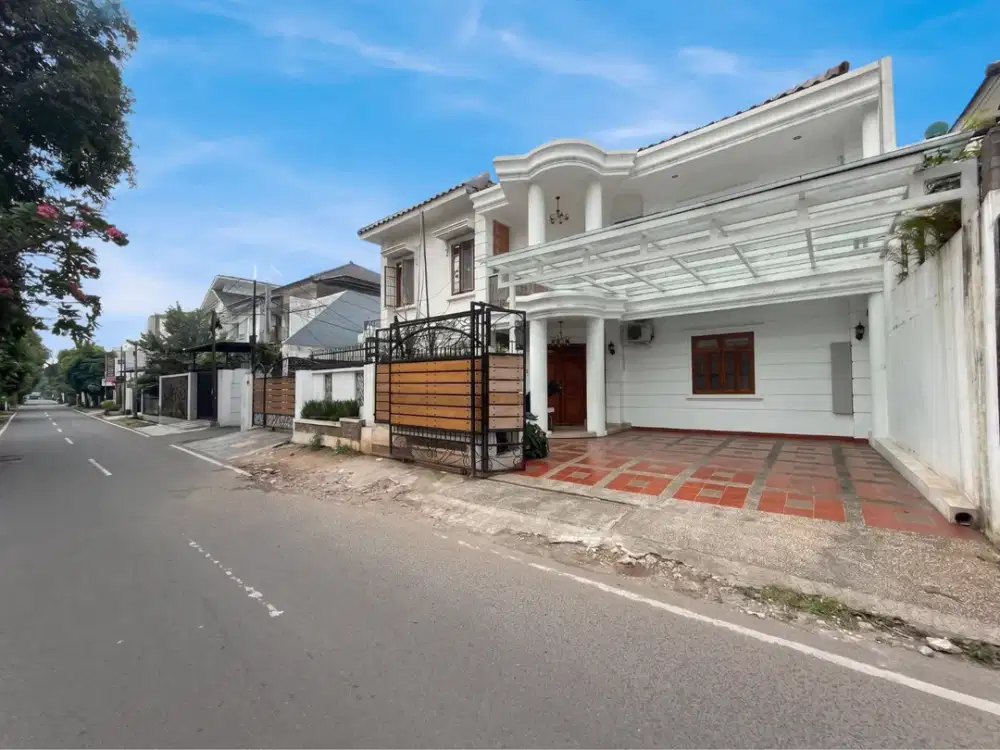 RUMAH MEWAH DENGAN PRIVATE POOL DI TEBET TIMUR