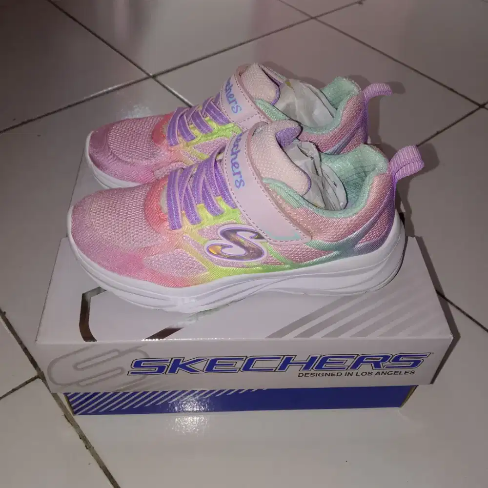SEPATU ANAK PEREMPUAN MEREK SKECHERS