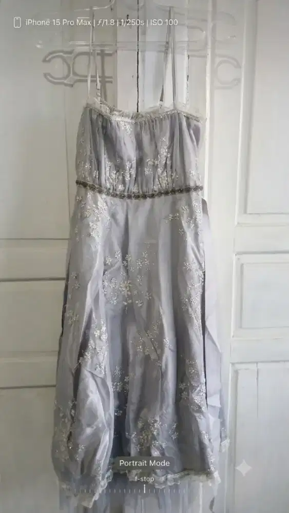 Gaun pesta preloved