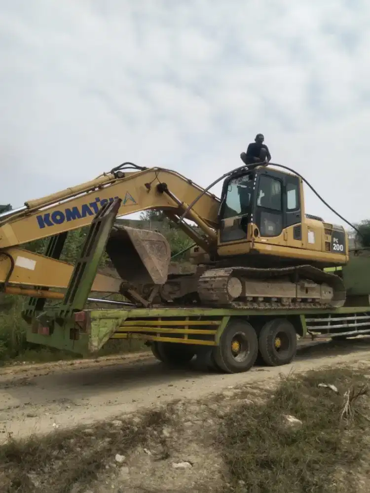 Dijual Excavator Komatsu PC200 th. 2018
