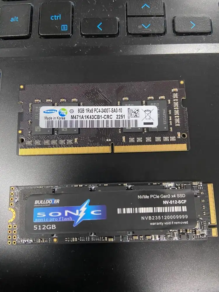 Ram 8 DDR 4 dan SSD 512 GB