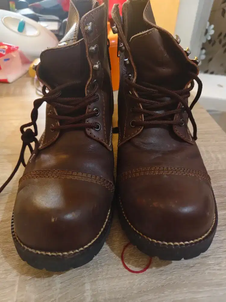 Sepatu Boots Coklat Antlon & Co