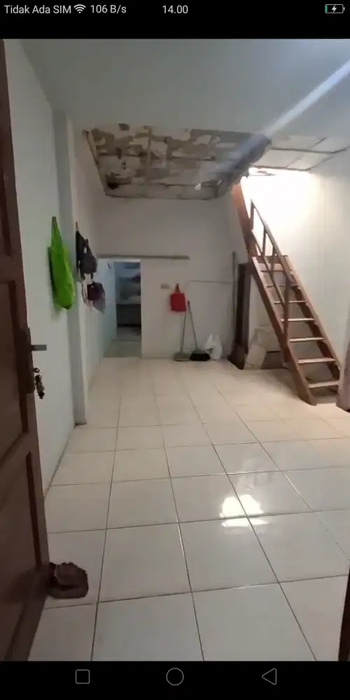 Dijual apa adanya rumah mungil di Jagakarsa cocok untuk kaum Introvert