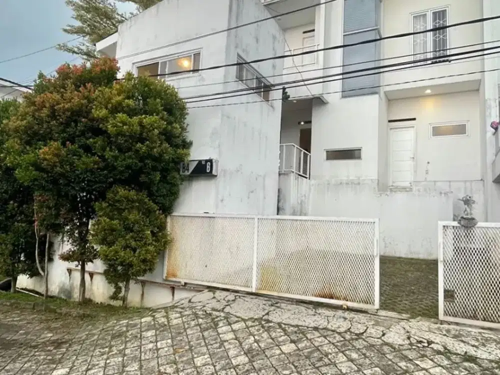 DIJUAL CEPAT RUMAH KOMPLEK UJUNG BERUNG 3 LANTAI SIAP HUNI BANDUNG