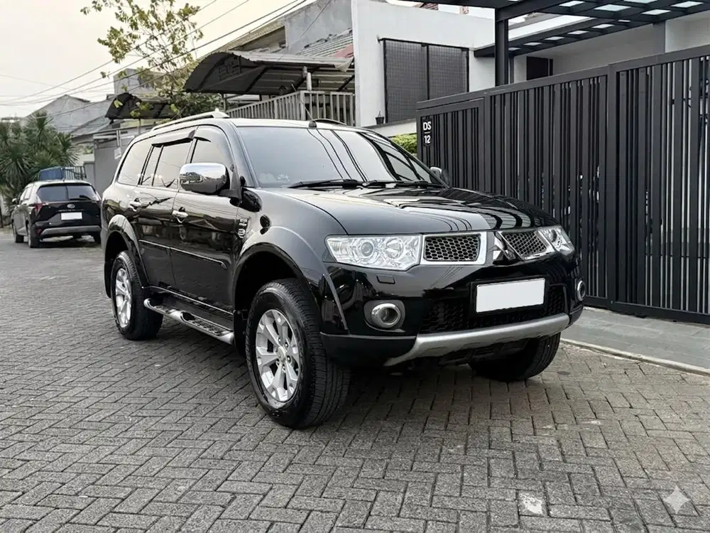 Mitsubishi Pajero Sport Dakar 2.5 Matic Diesel Th 2013 / 2012 Hitam