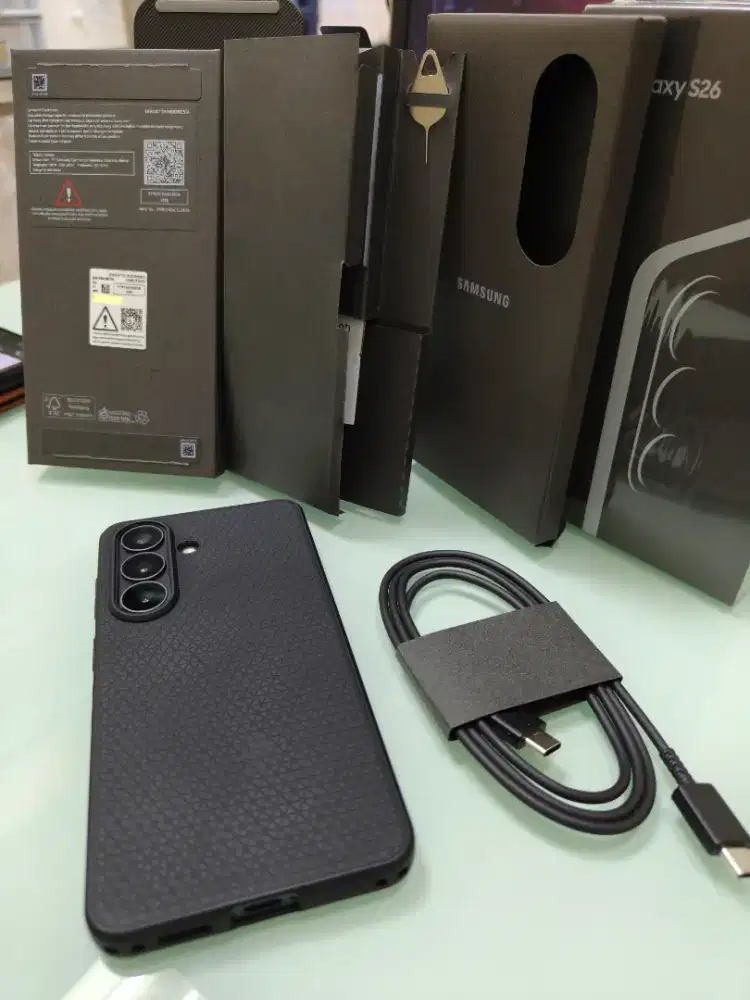 Samsung s26 12/512 like new