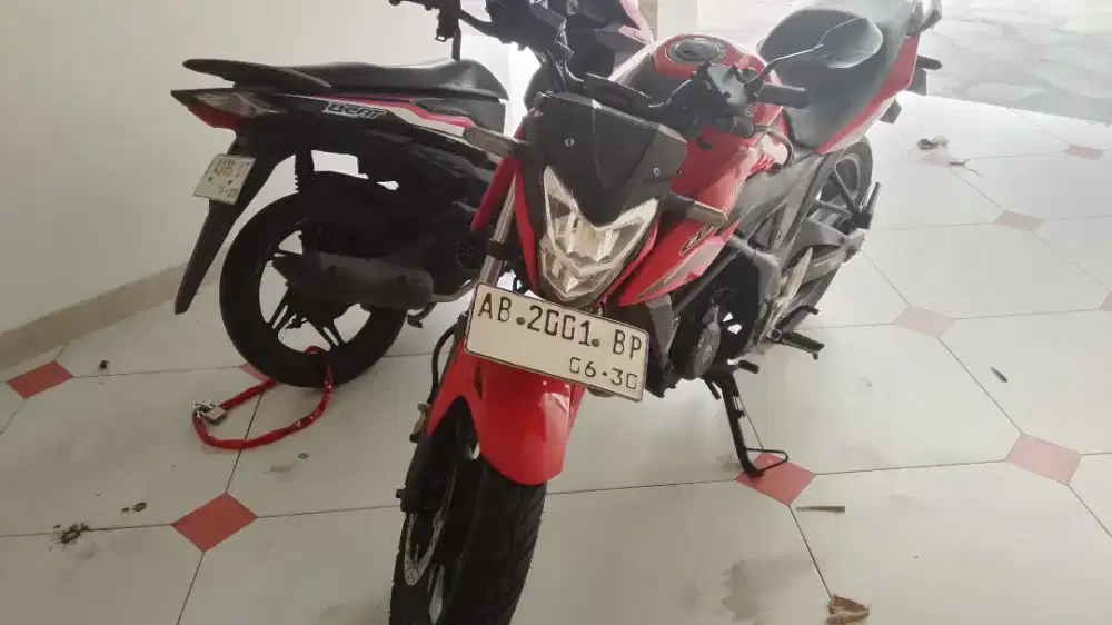 Dijual motor CB Merah merona