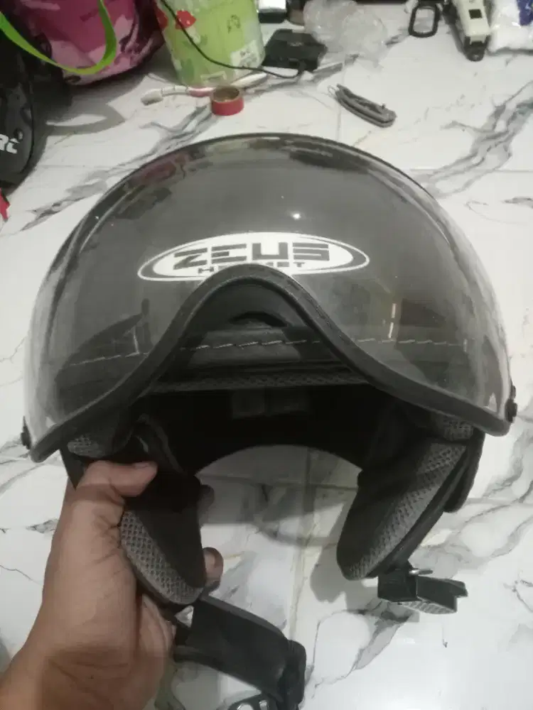 Helm Zeus ukuran L